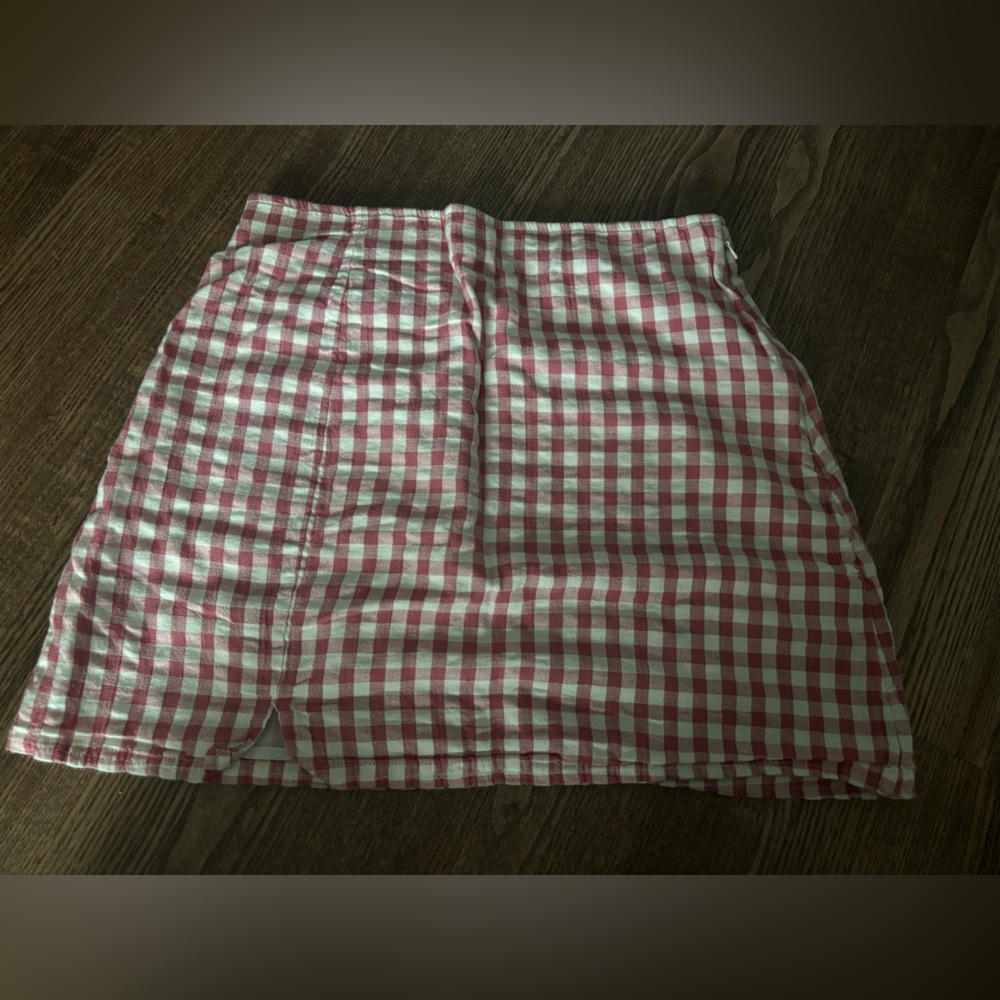 American Eagle pink and white skirt

Size : S